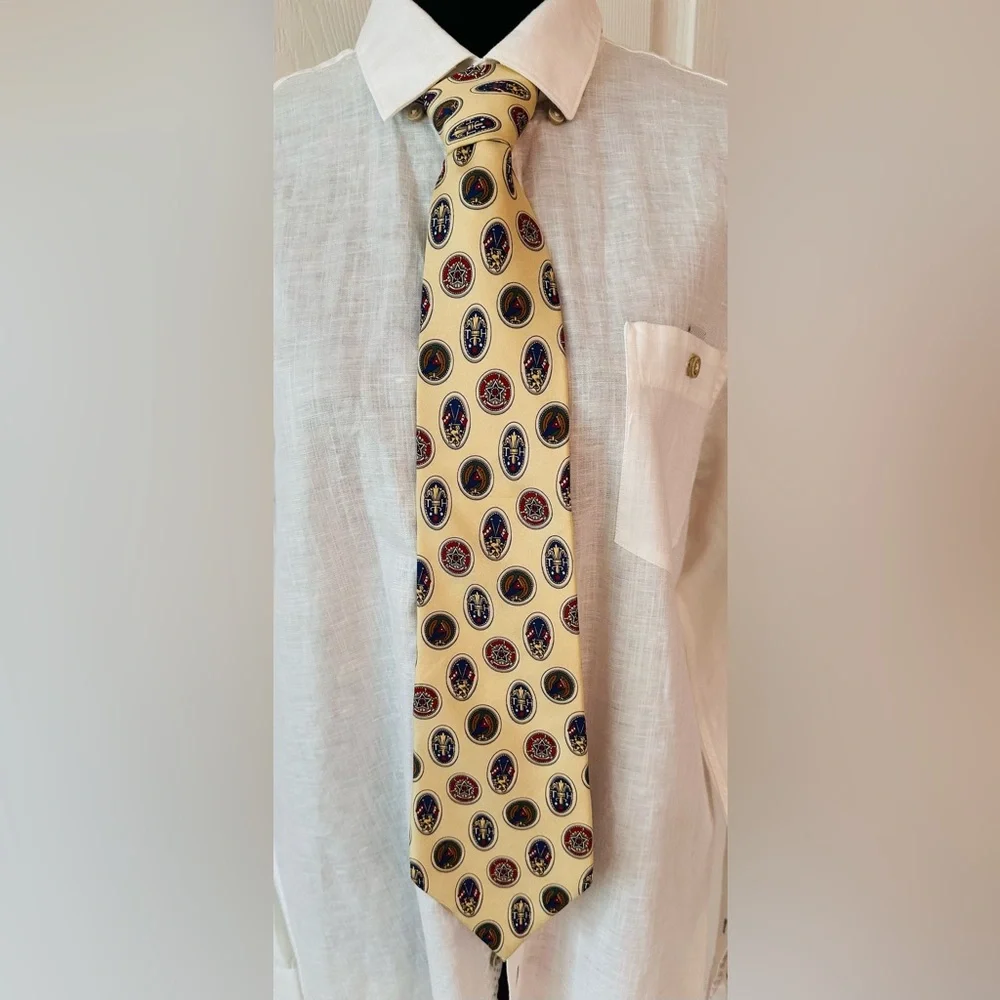 TOMMY HILFIGER ~ Beige/Light Yellow Patterned Neck Tie 100% Italian Silk